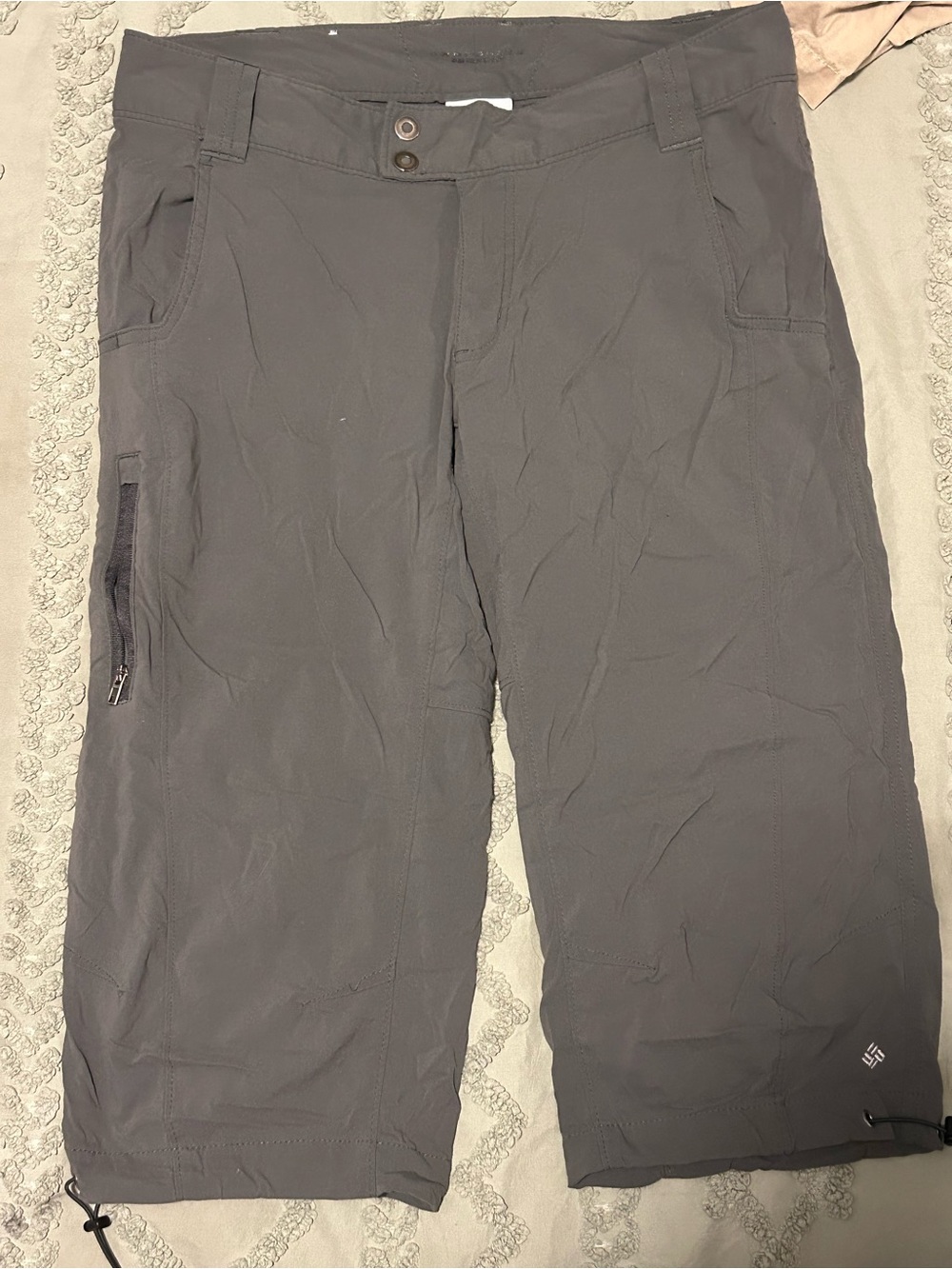 Columbia women’s Gray Outdoor Cargo Crop Pants